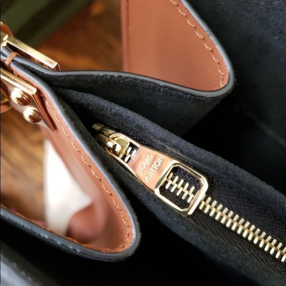 Louis Vuitton Dauphine Runway Cruise 19 - Picture 5 of 8